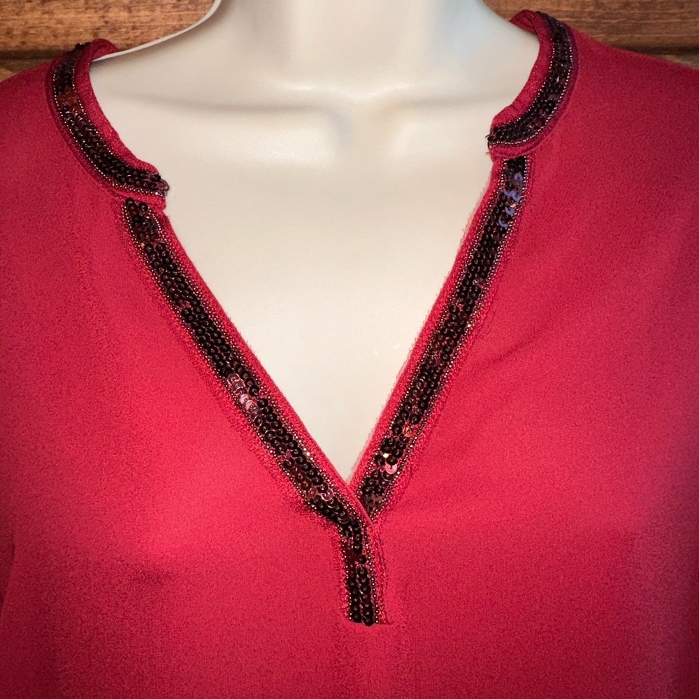 Torrid (1) Red Sequin V-Neck Lightweight Sheer Short Sleeve Blouse - Picture 5 of 10